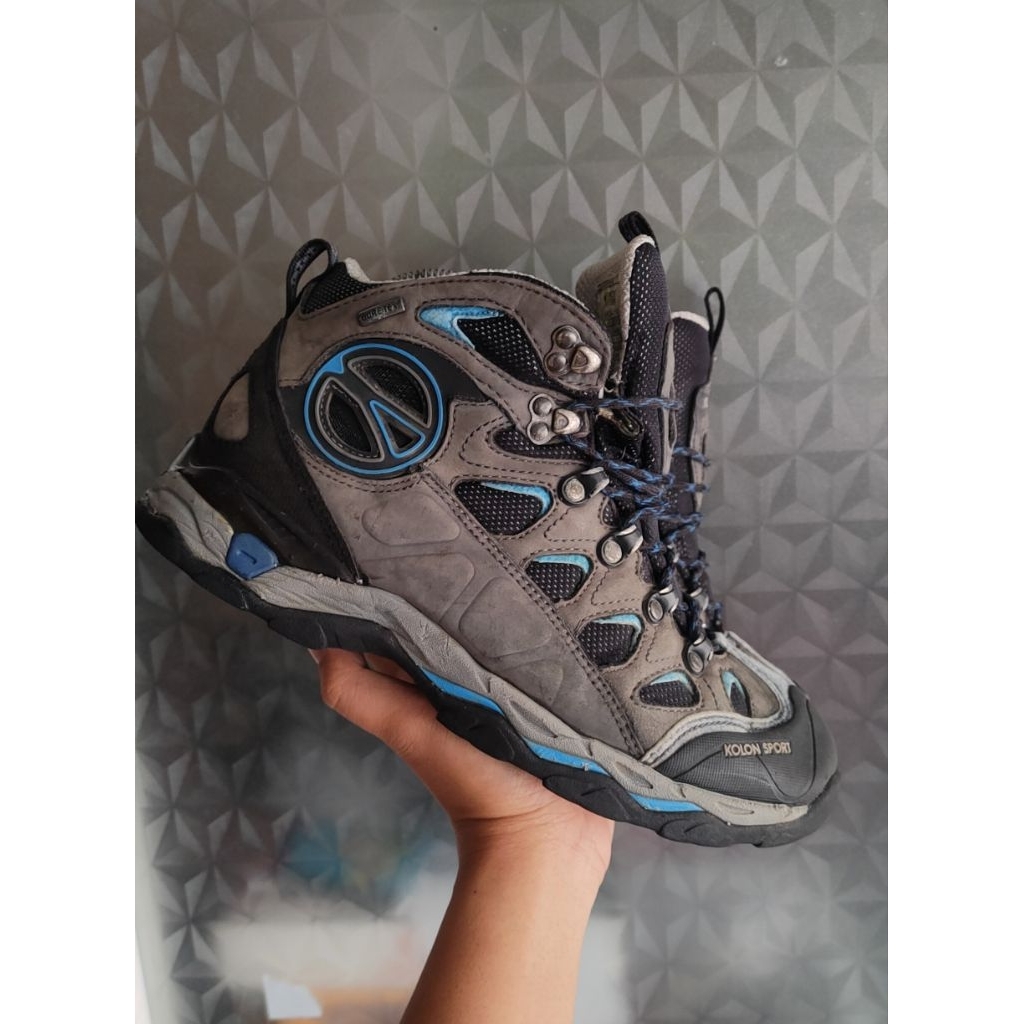 sepatu outdoor gunung SZ 40 second bekas preloved