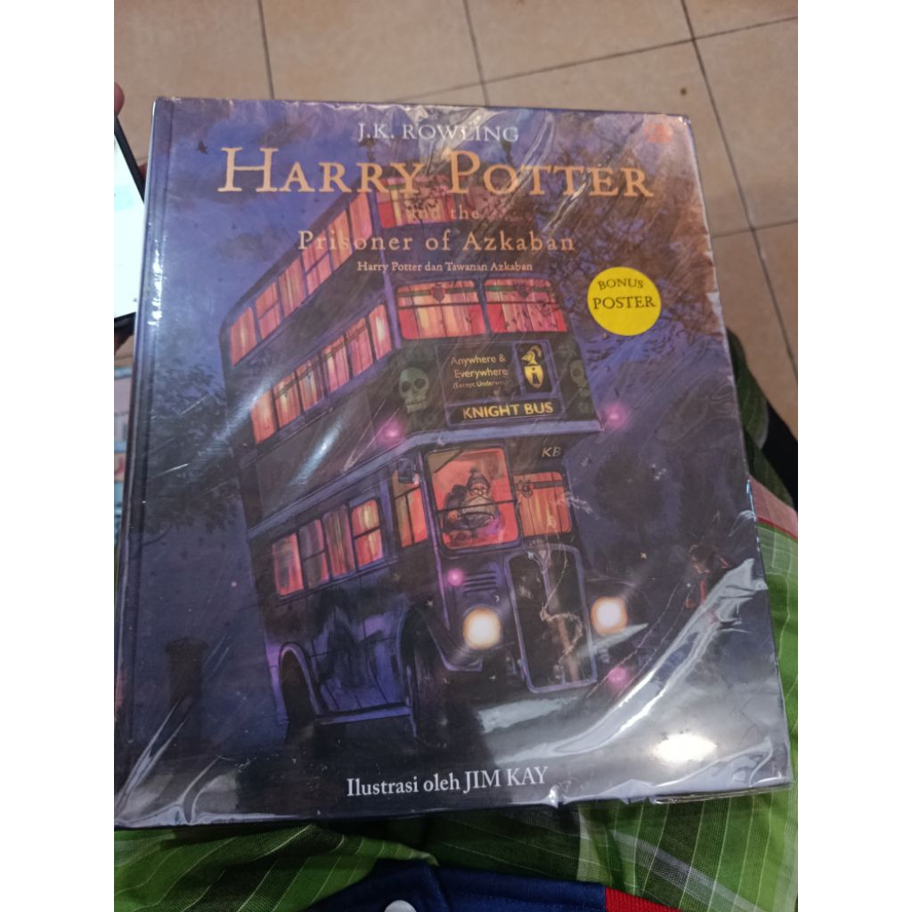 HARRY POTTER DAN TAWANAN AZKABAN EDISI ILUSTRASI. JK ROWLING