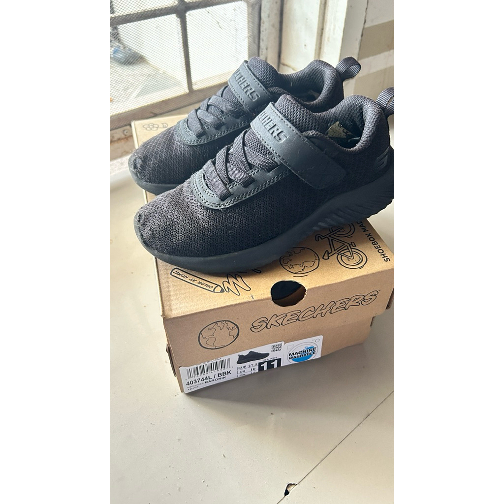 preloved sepatu skechers anak hitam