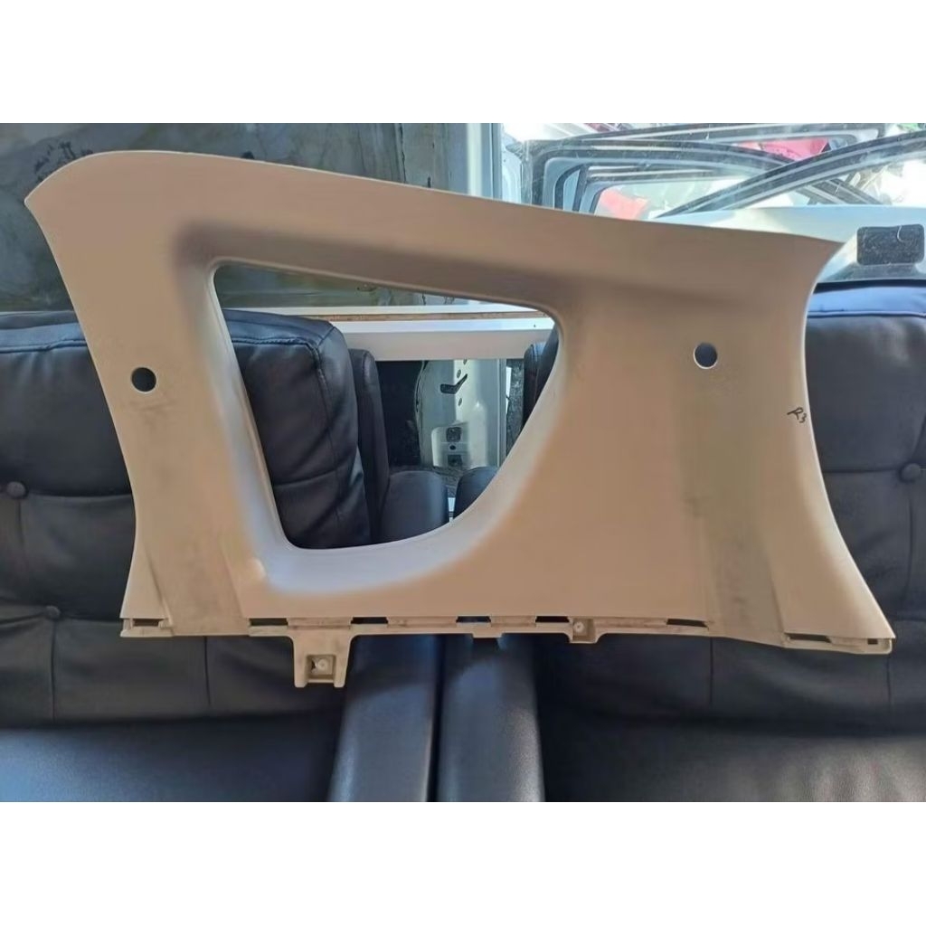 Cover Pilar C Belakang Atas Bagasi Ertiga Original