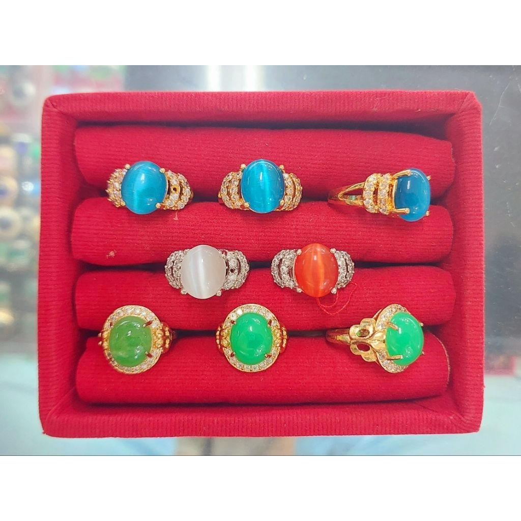 Cincin Wanita Elegan dengan Batu Mata Kucing