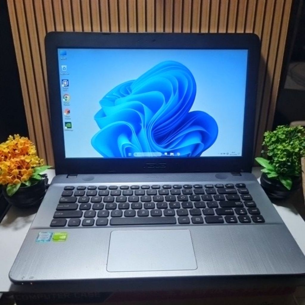 Laptop Gaming Asus X441UV core i3 6006U Dual VGA Nvidia 920MX