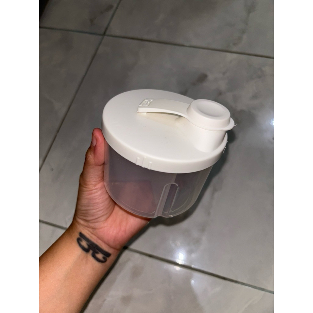 wadah susu formula bayi