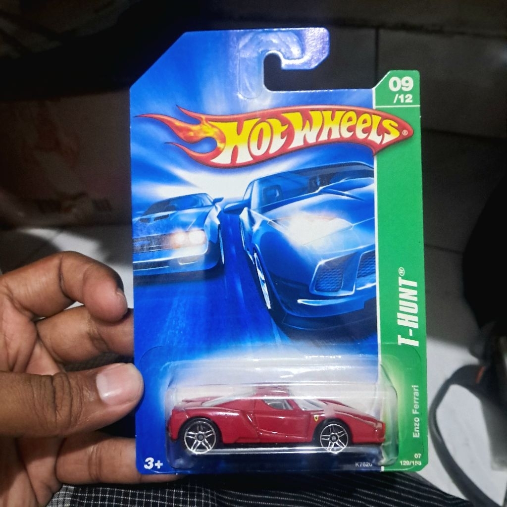 hotwheels enzo ferrari treasure hunt TH reguler black seat rare