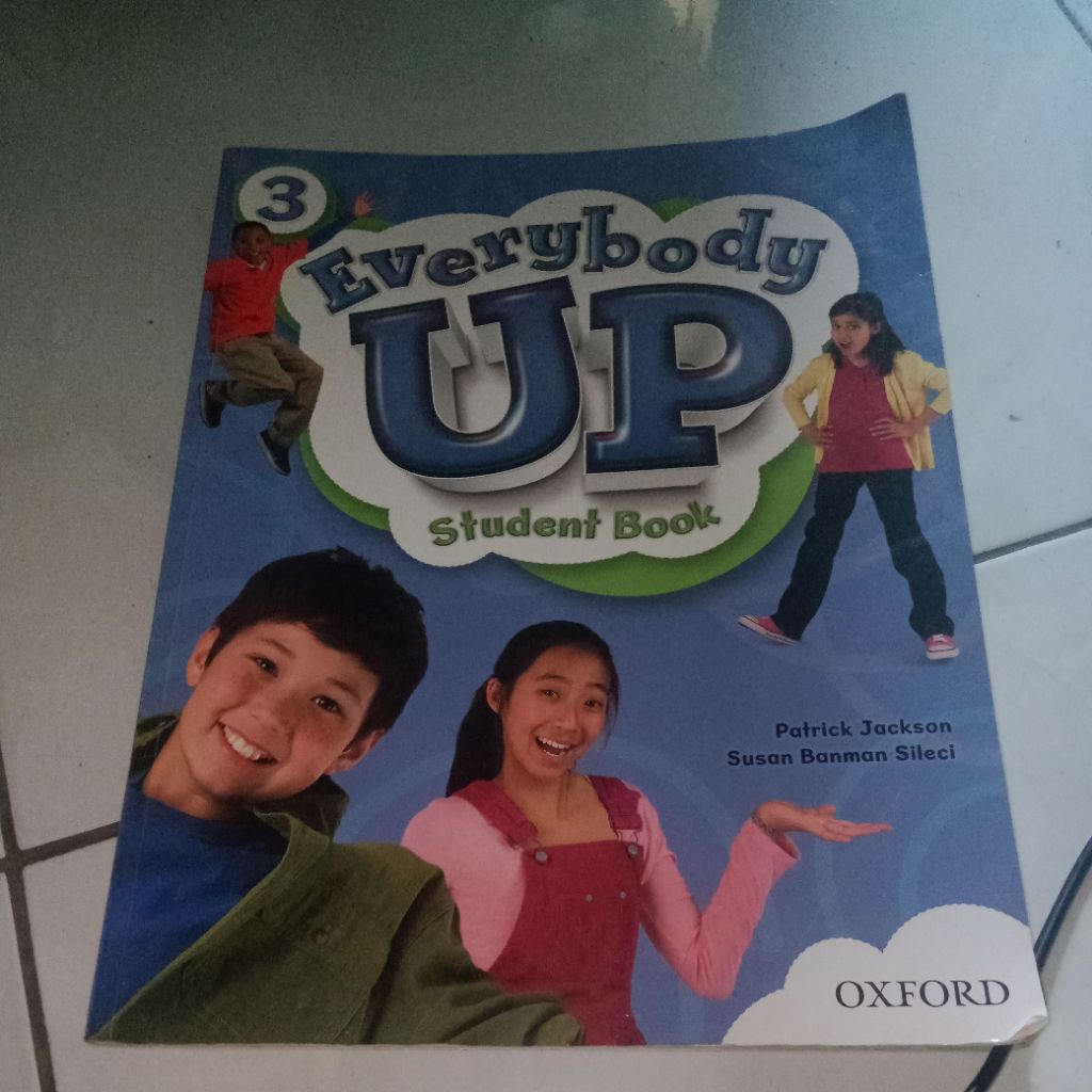 buku Everybody up student book 3