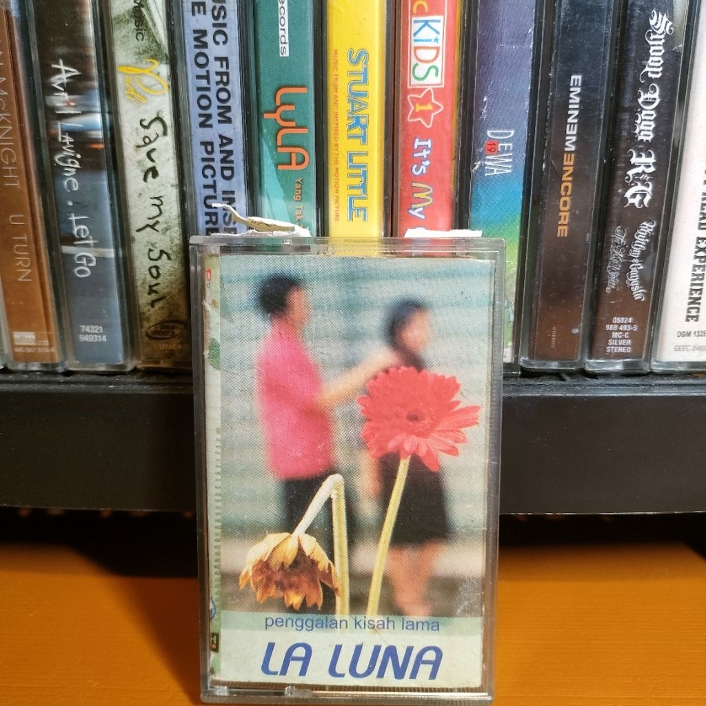 Kaset Pita La Luna Laluna Penggalan Kisah Lama Cemburu baca deskripsi
