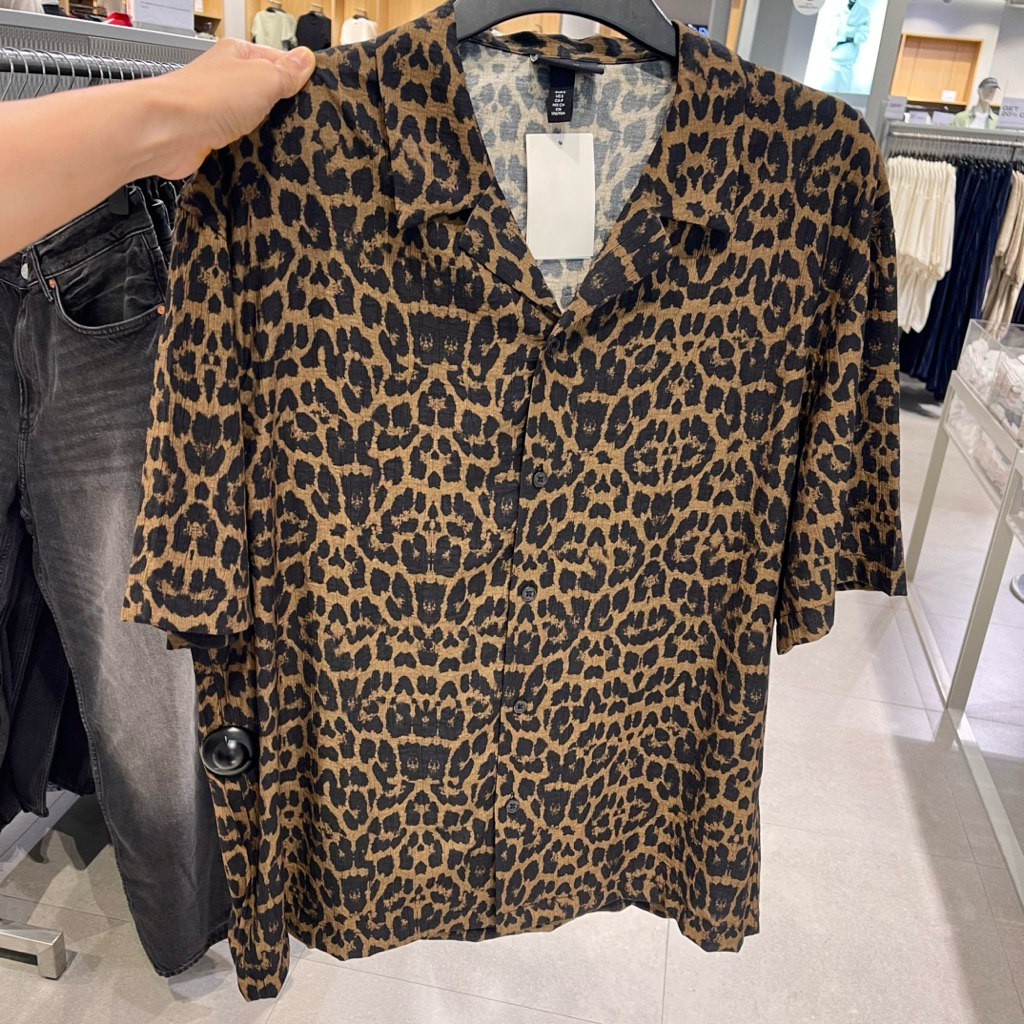 Kemeja H&M Man Leopard Relaxed