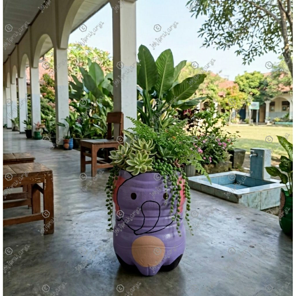 pot galon le minerale 15 liter karakter gajah