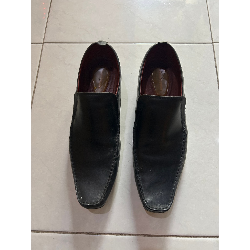 Second Sepatu Pantofel Hush Puppies Hitam ( Minus )