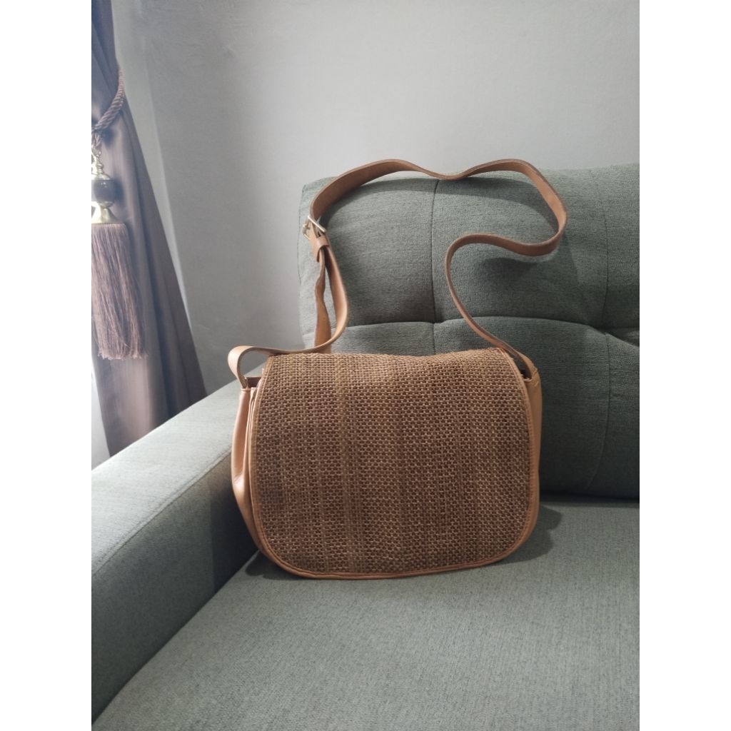 ~NETTNOTT~SALE TAS SLING ANYAM KULAS (BRAND)