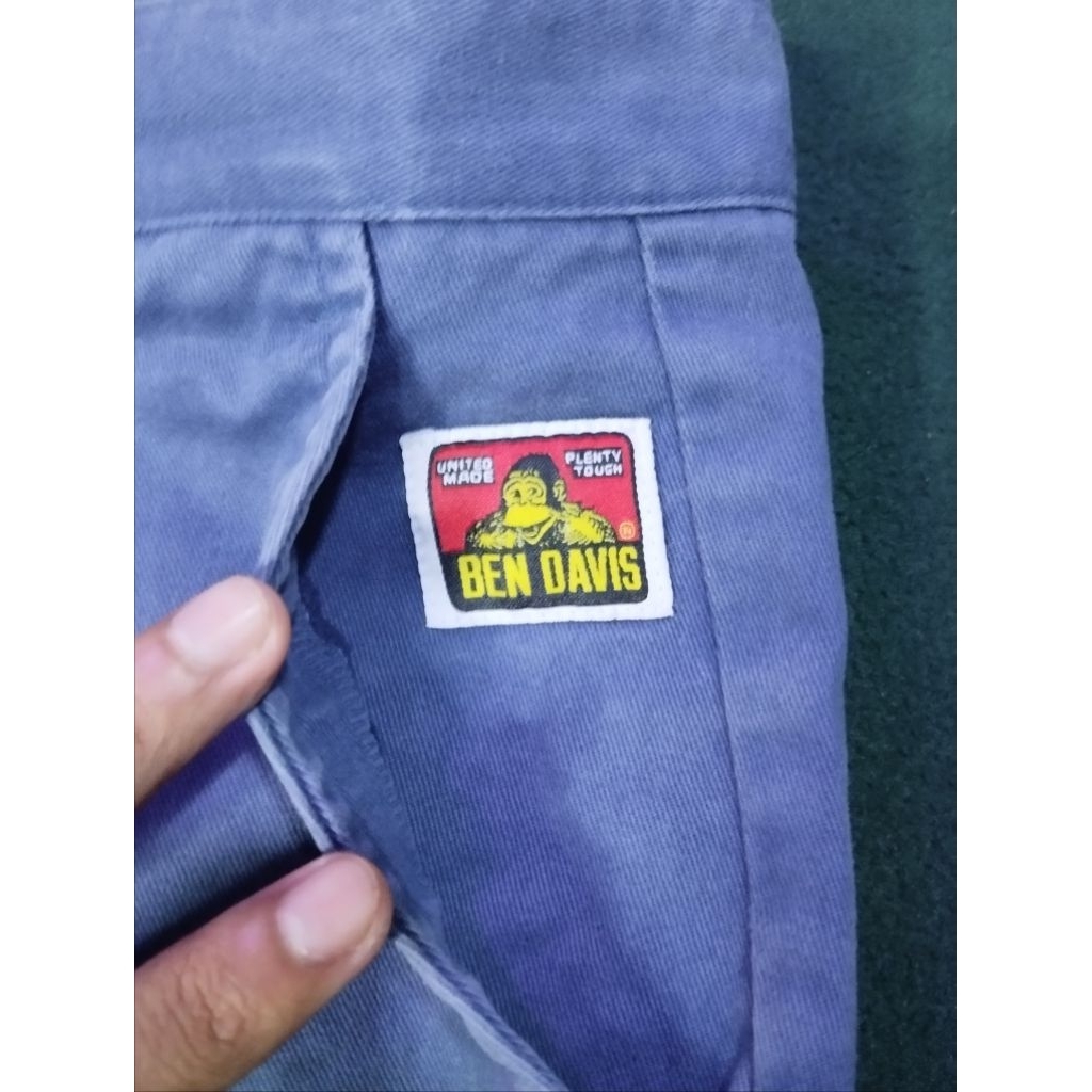 CELANA PENDEK BEN DAVIS JUMBO KONDISI BAGUS,SIZE 38-40 (WARNA GA TERLALU PEKAT)