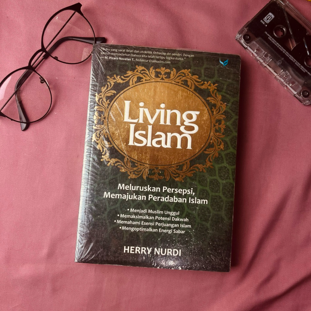 Buku Living Islam Herry Nurdi Meluruskan Persepsi Memajukan Peradaban Islam