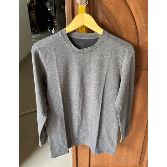 preloved UNIQLO HEATTECH EXTRAWARM LONGSLEVE