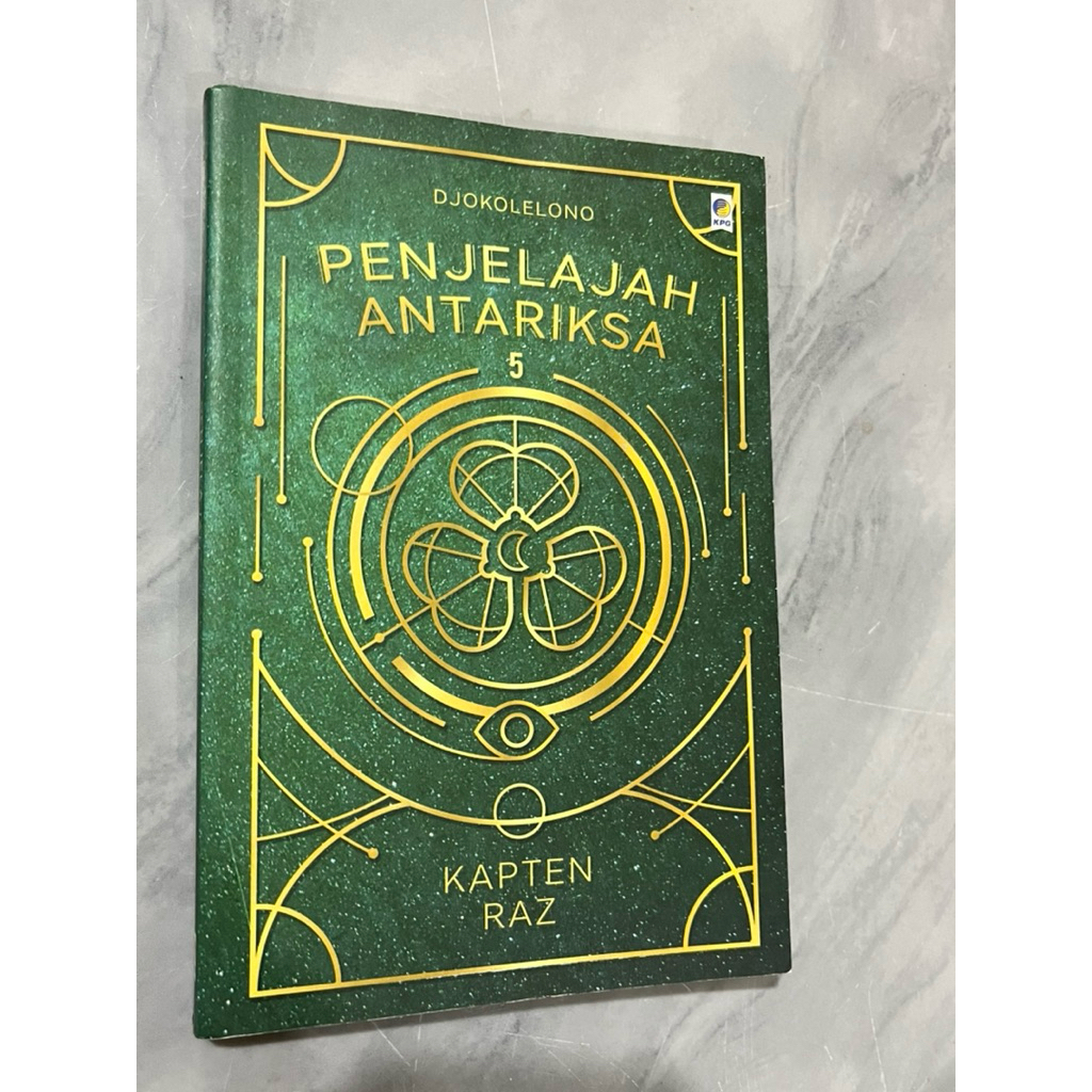 Novel Penjelajah Antariksa