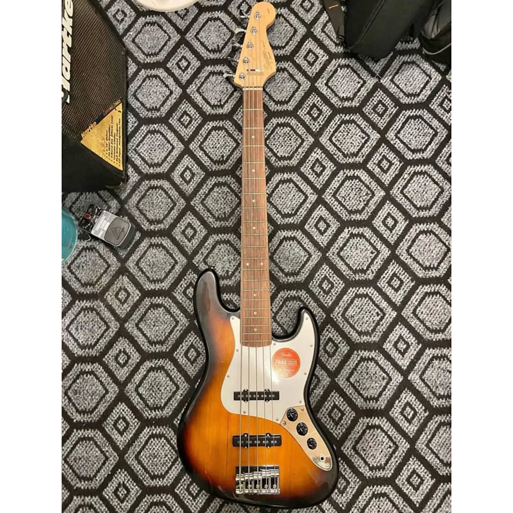 Squire Affinity JB V String
