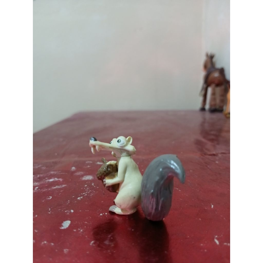 figure tupai ice age disney