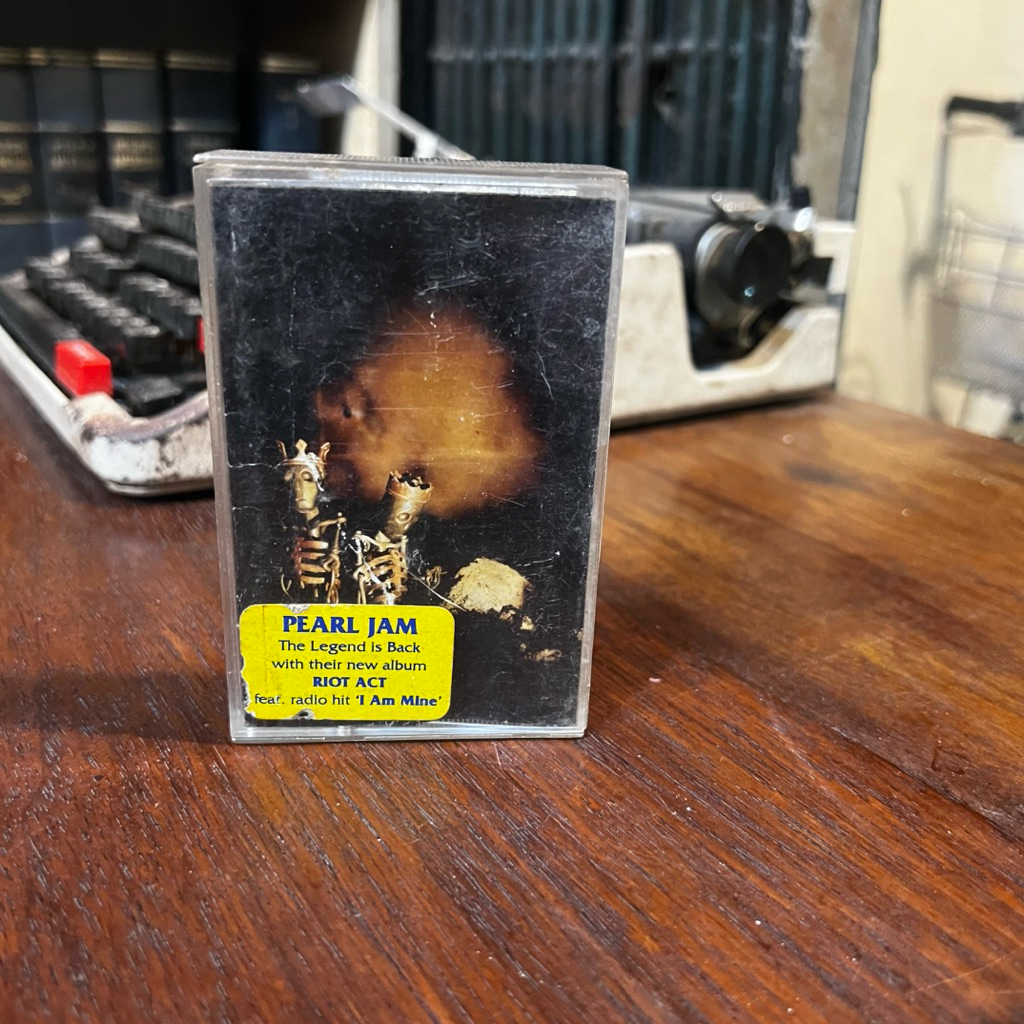 Kaset Pita Pearl Jam Riot Act