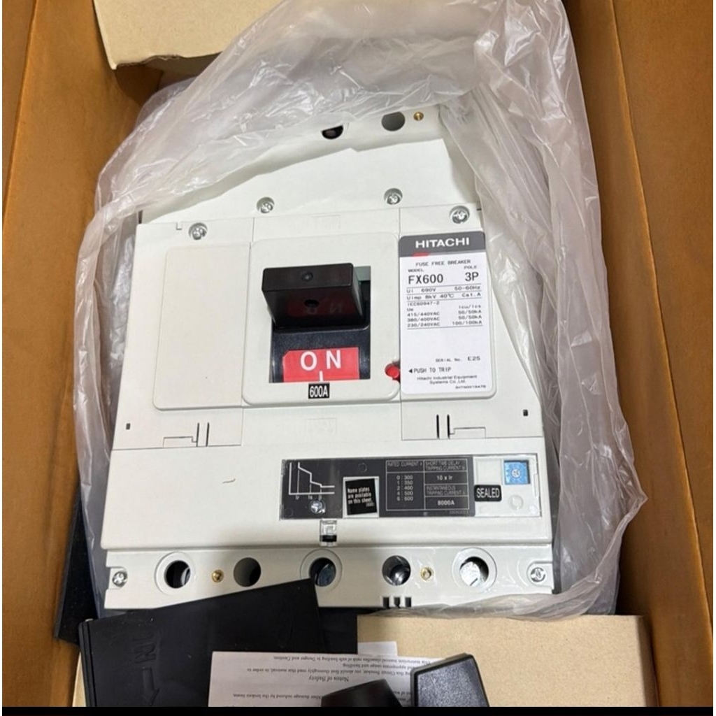HITACHI FX600 MCCB 3P 600A