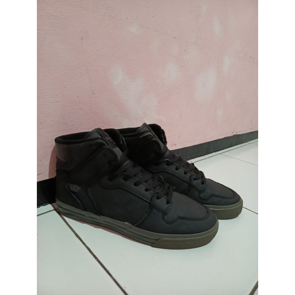 Sepatu Sneakers Supra Vaider High Top Black size - 42,5
