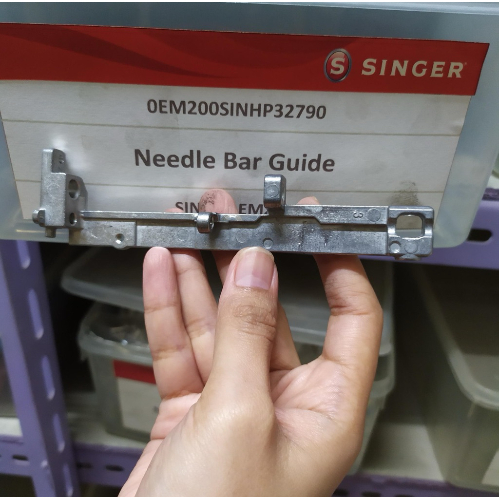 Needle Bar Guide Singer EM200