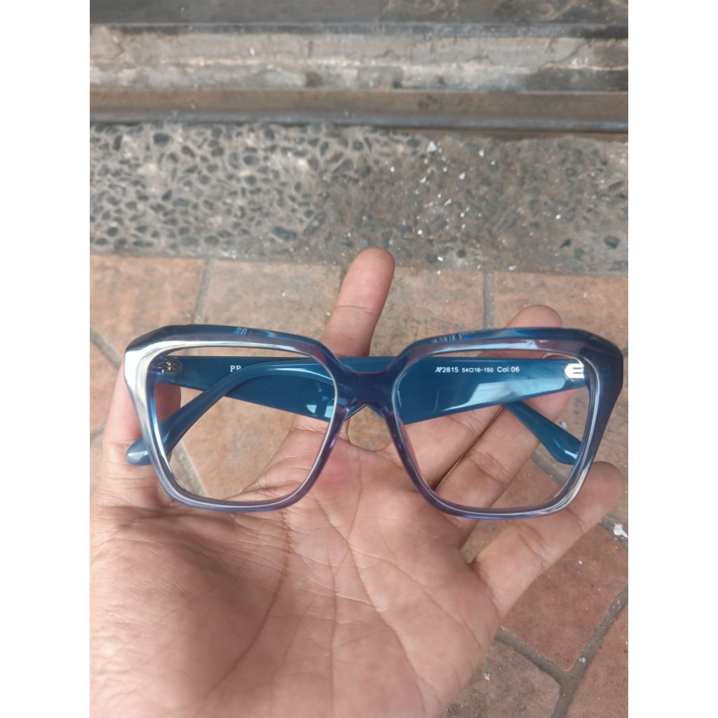 frame kacamata PRADA second