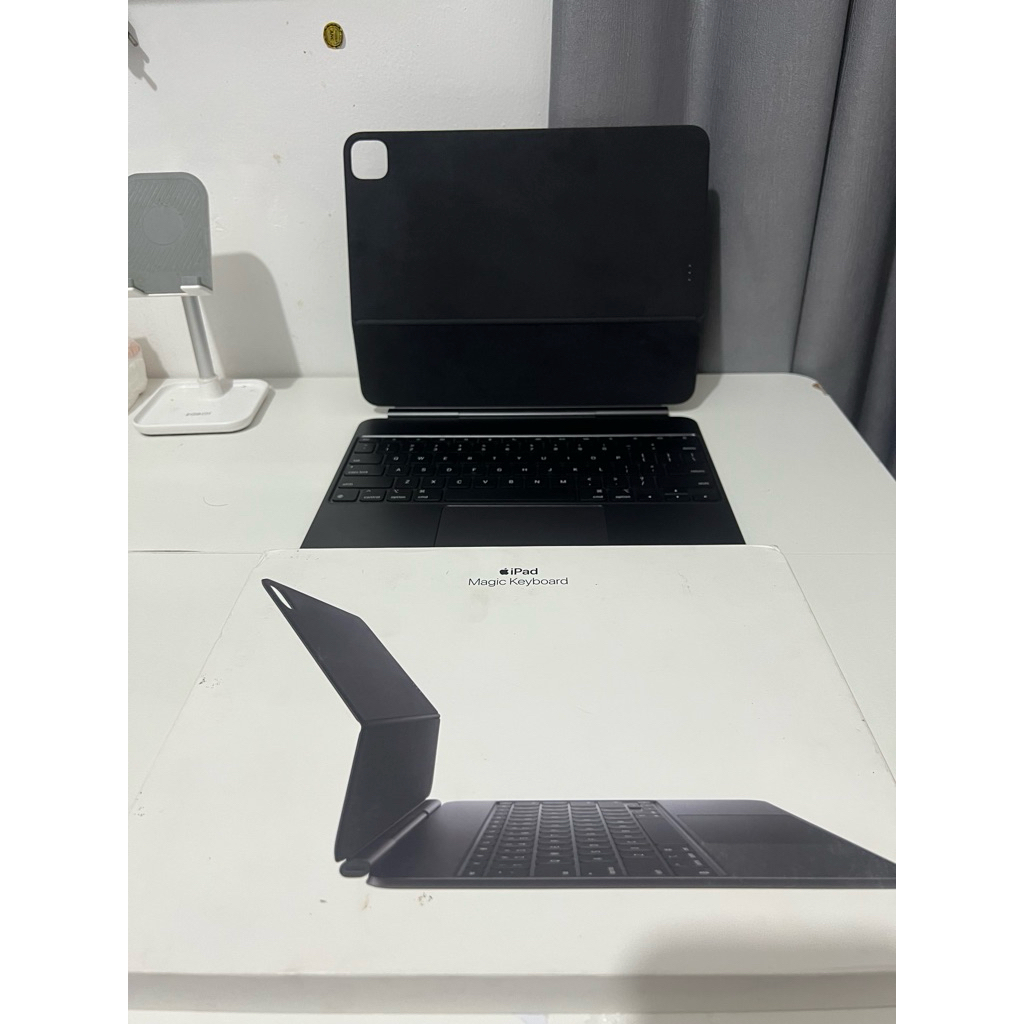 Apple magic keyboard ipad pro m4/m5 13 inch fullset second preloved