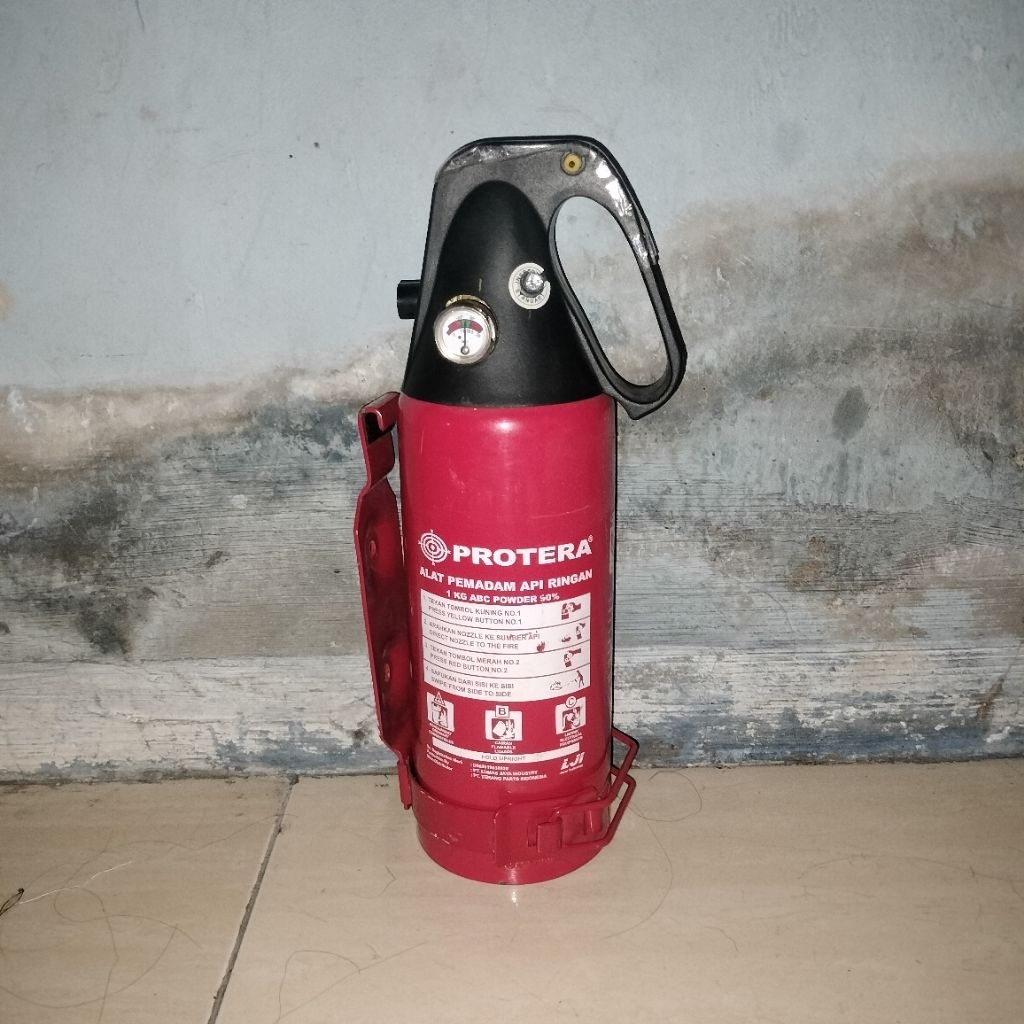 apar mobil protera/servvo 1kg sama breket exp 2030 barang sesuai iklan