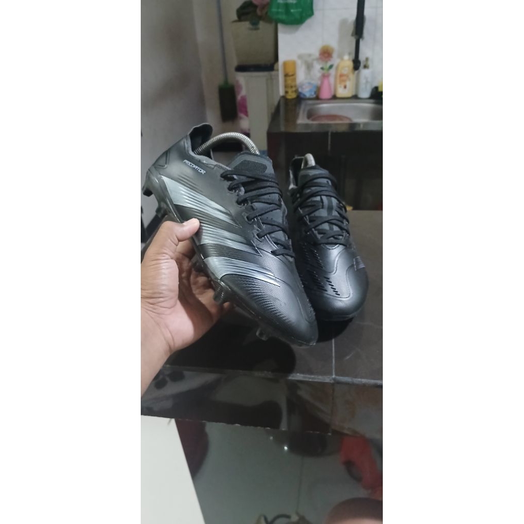 Sepatu bola Adidas predator league seken