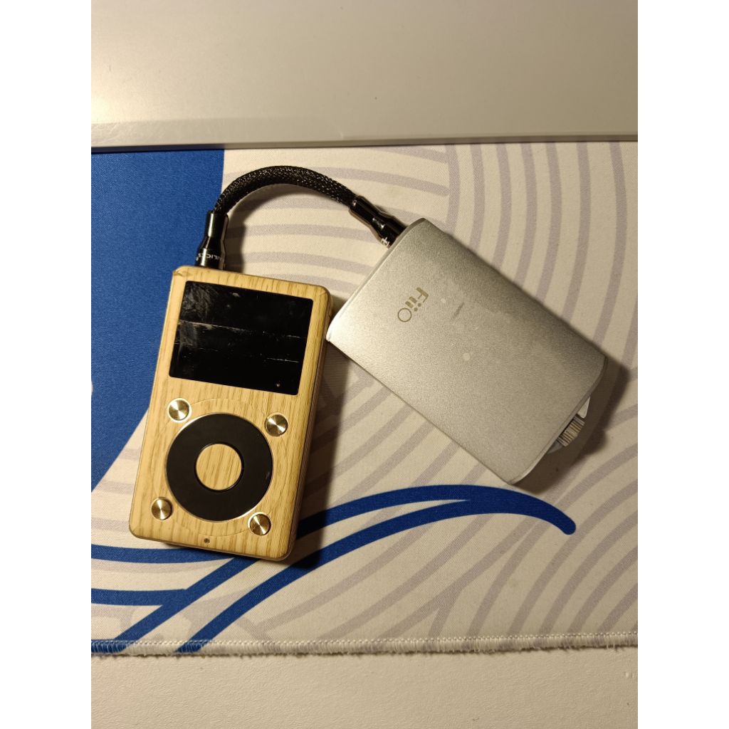 Paket Stacking Audio - iPod (Skin Wood) + DAC Amp FiiO Q1 Mark II