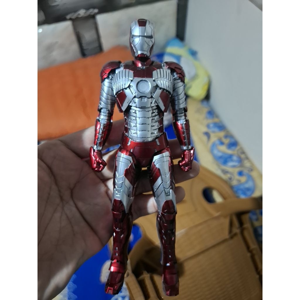 DLX Threezero iron man mark 5
