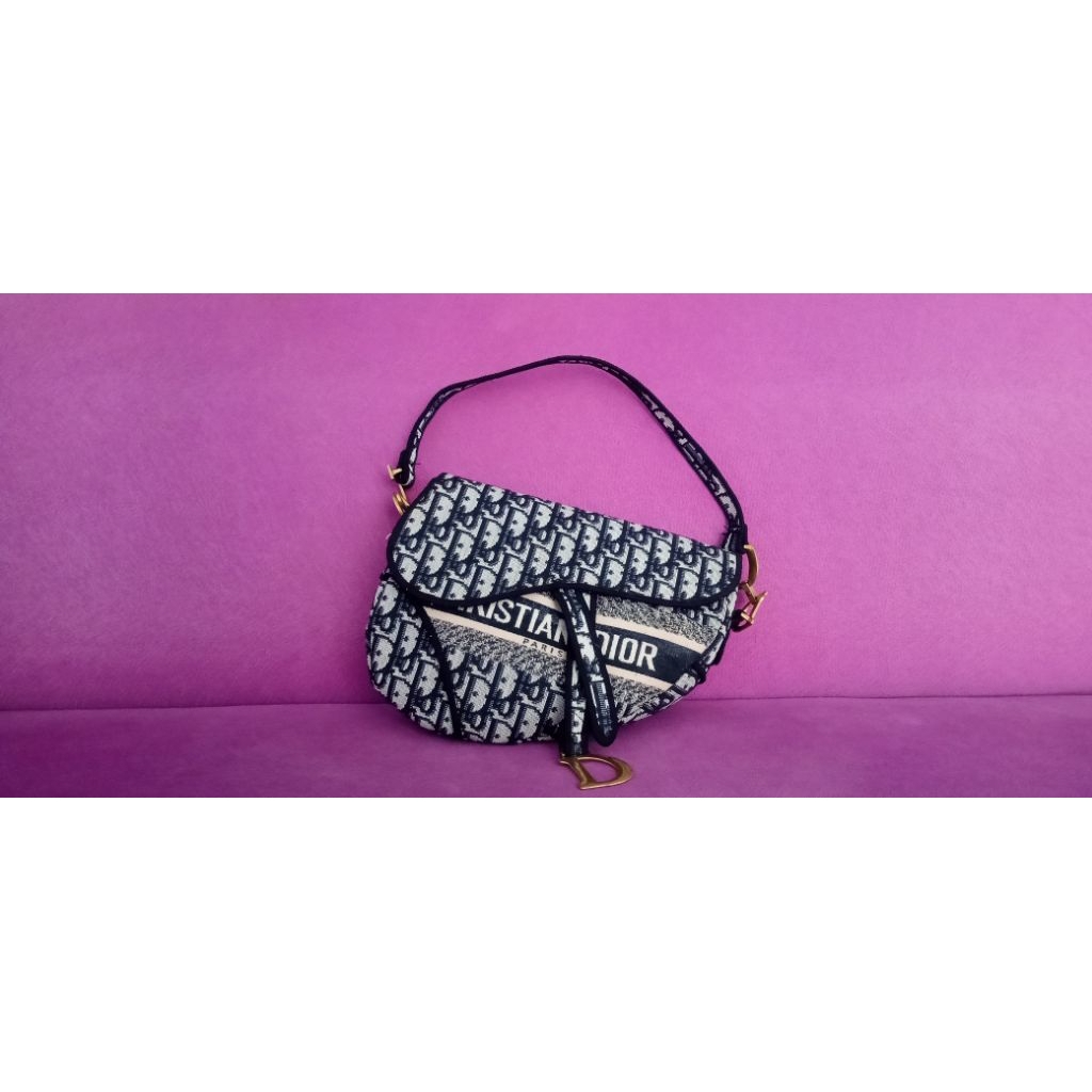 tas slempang wanita dior