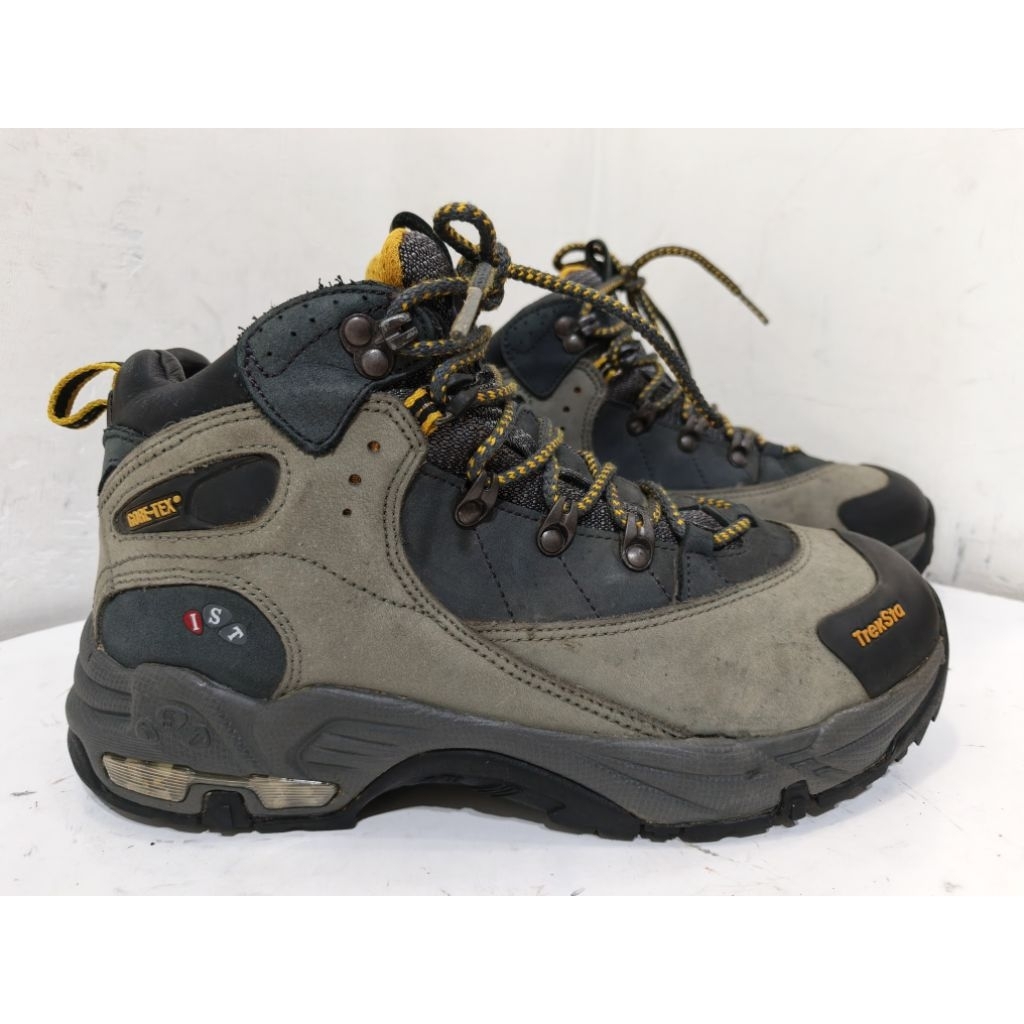 Sepatu Outdoor Gunung Hikiing Treksta, Size 42
