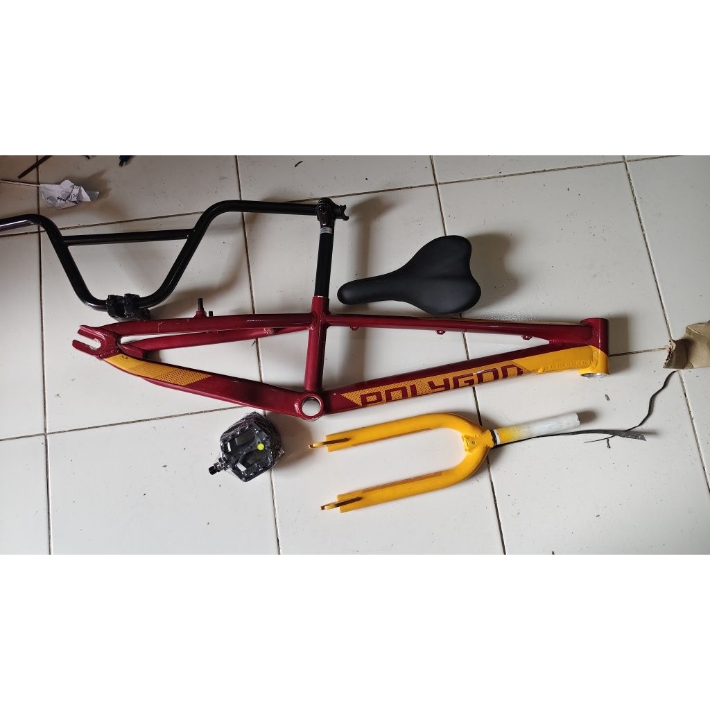 Frame Bmx polygon Razor 1 set kondisi masih baru