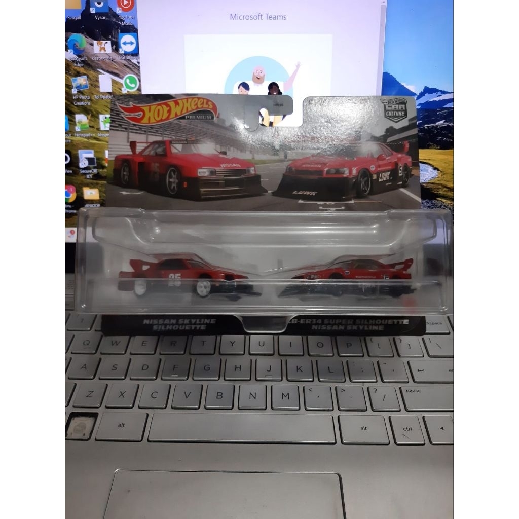 Hot wheels Nissan Skyline Silhouette vs LB-ER34 Super Silhouette Nissan Skyline