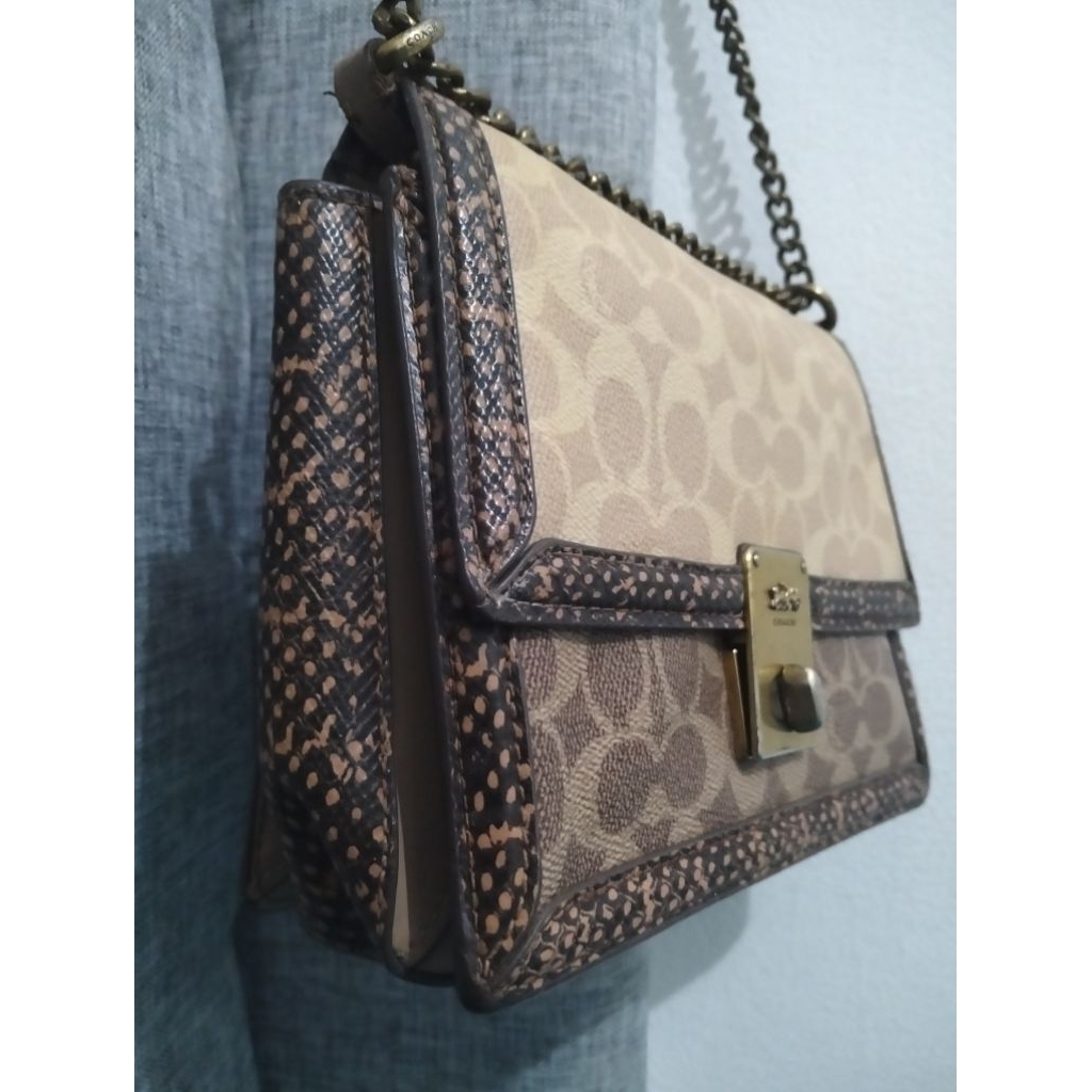 Hutton shoulder bag