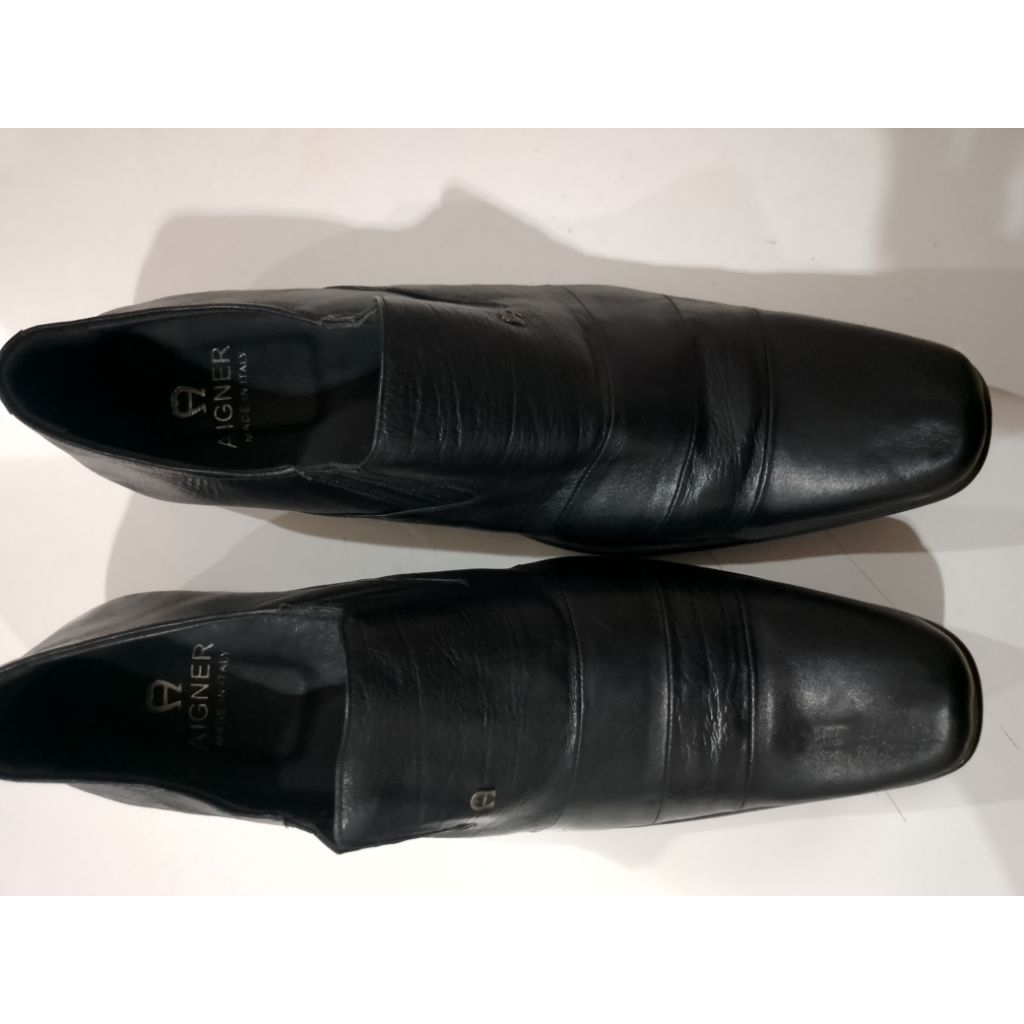 Sepatu Aigner