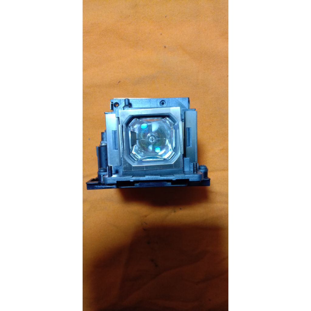 LAMPU PROYEKTOR LAMPU PROJECTOR SONY VPL DX220 VPL DW220 VPL DX221 VPL DX240 VPL DW240 DAN SEJENISNY