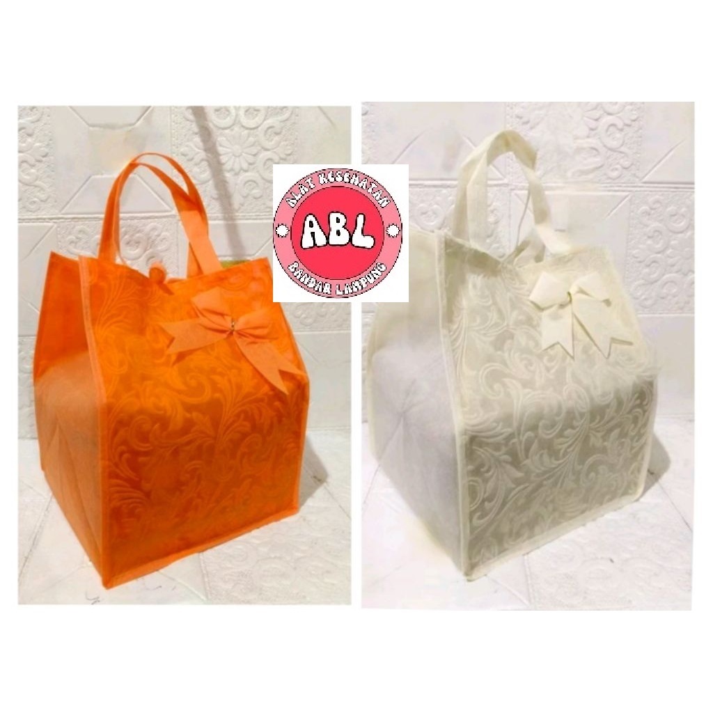 Tas Hajatan Pita Embos Goodiebag Kualitas Premium Ukuran 22x22x25cm