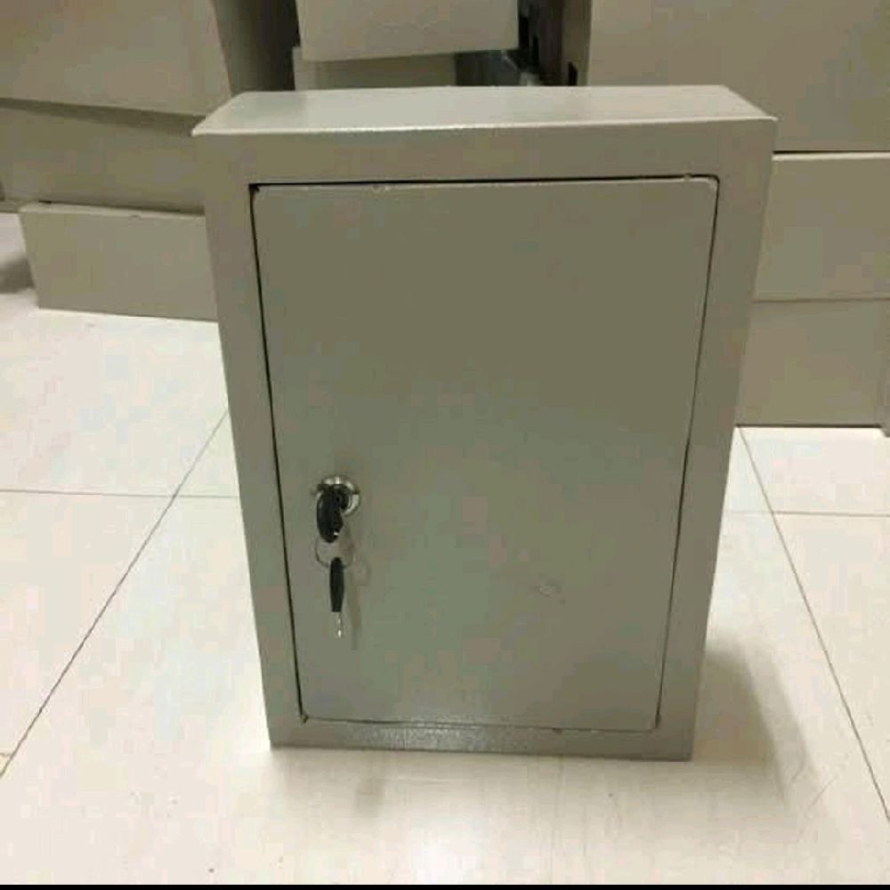 Box Panel Listrik dengan Kunci Aman untuk Perlindungan Listrik Rumah