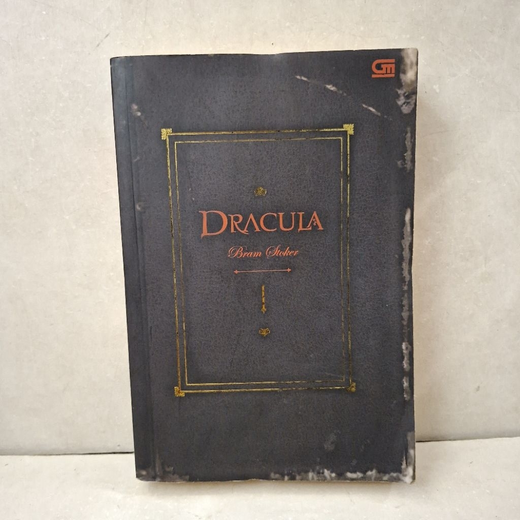 Novel Dracula — Bram Stoker