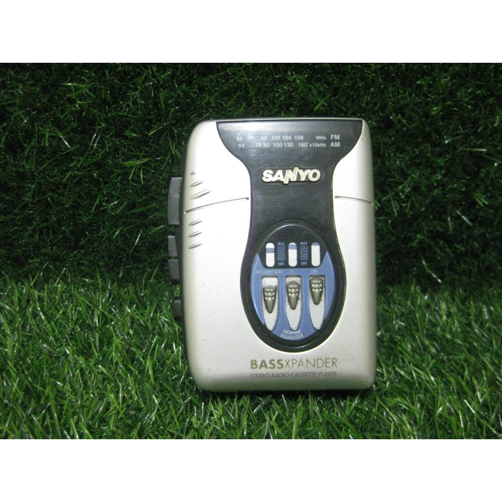 Walkman Sanyo VIP-510 pemutar radio kaset stereo siap pakai