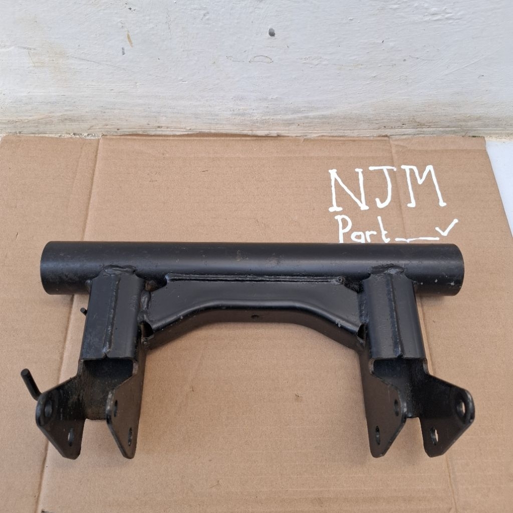 Engine Mounting Lengan Ayun Mesin Yamaha Aerox 155 Original