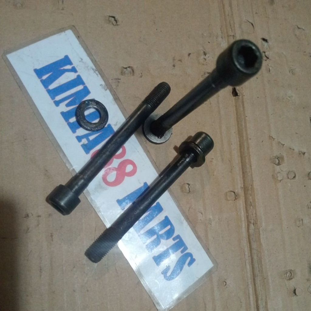 Baut Cylinder head Kop L300 bensin