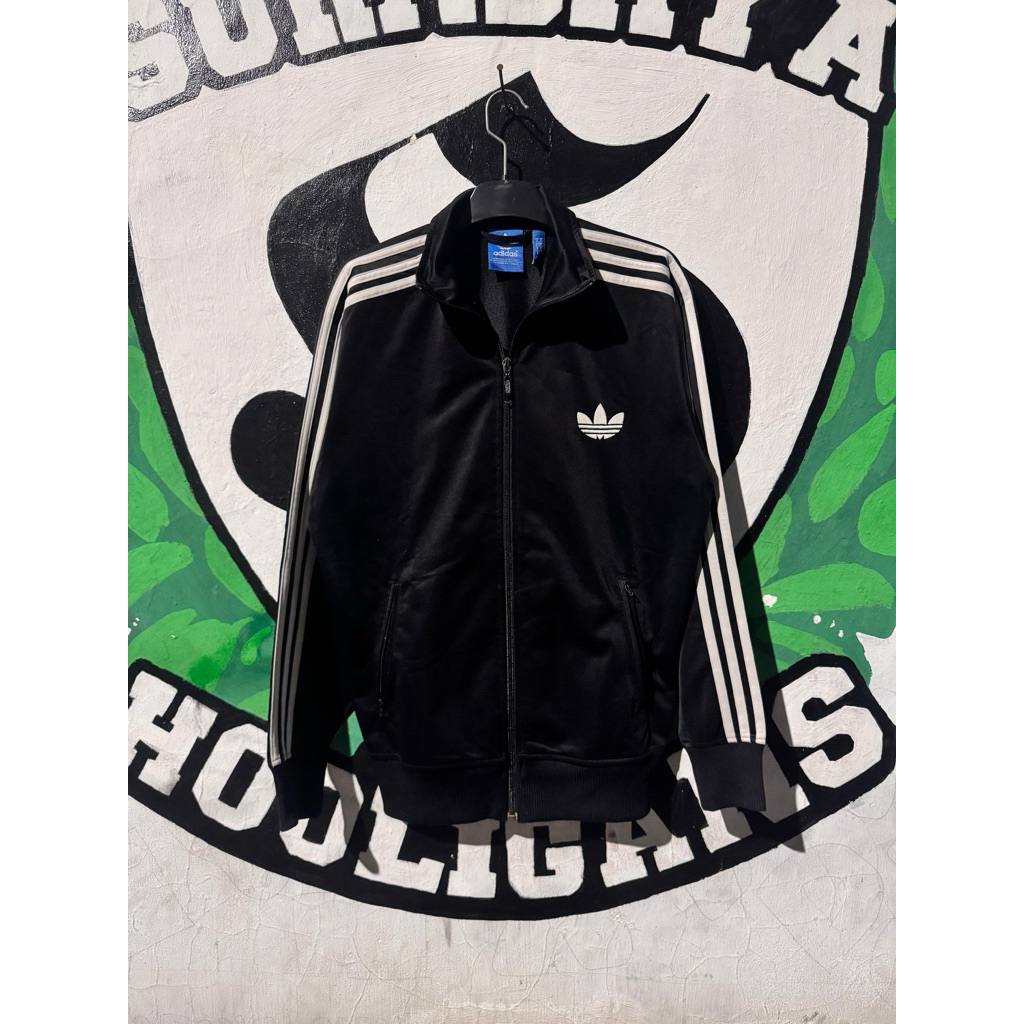 TRACKTOP HITAM
