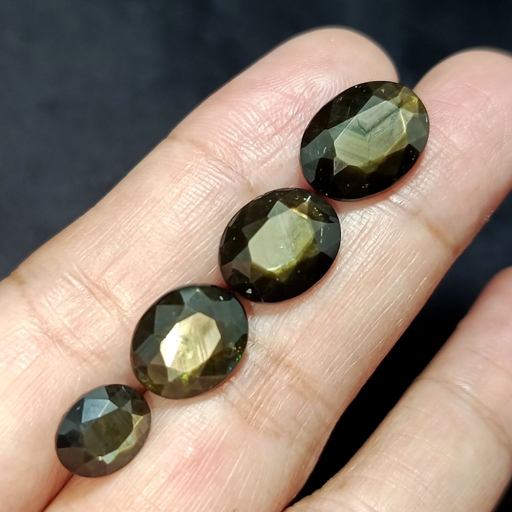 Batu Permata Black Star Sapphire Cutting Oval (A) / Batu Ster Safir Hitam Kating