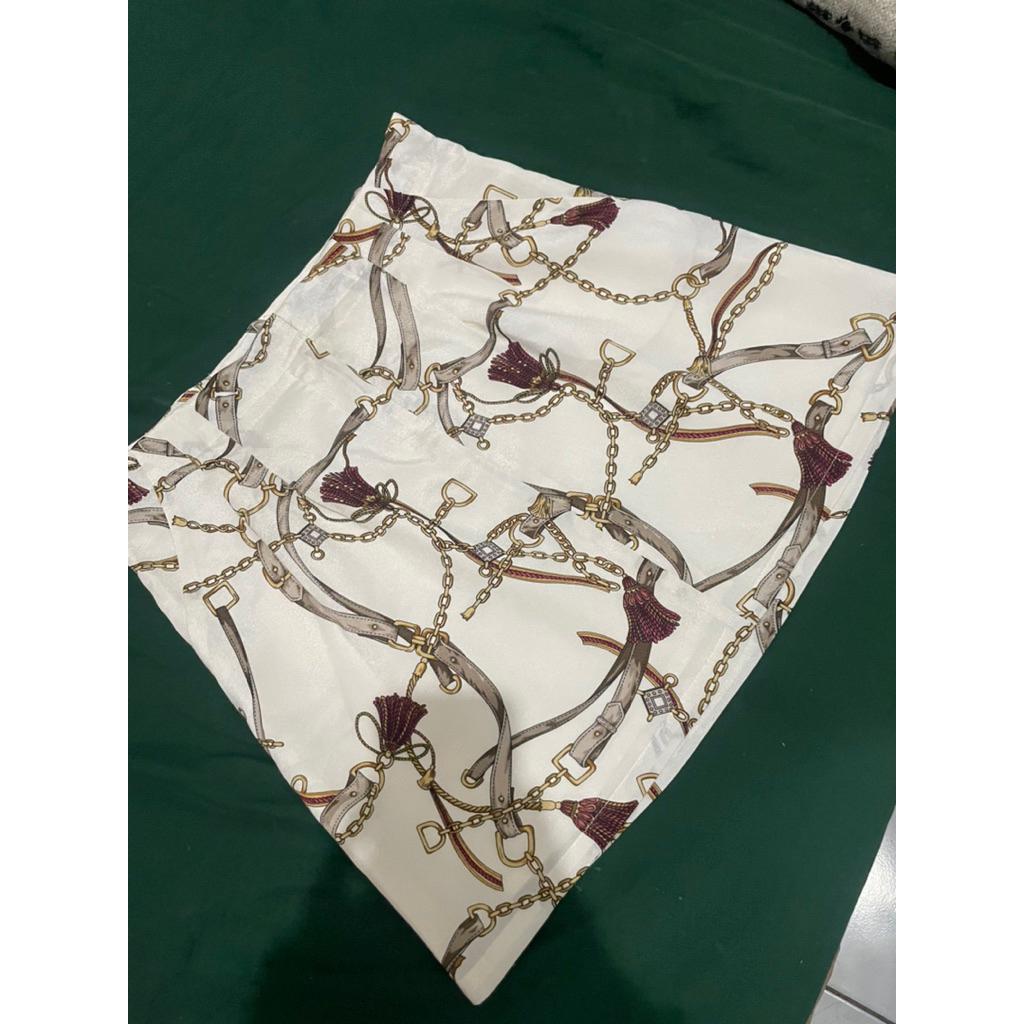 Rok Mini Satin Motif Rantai White