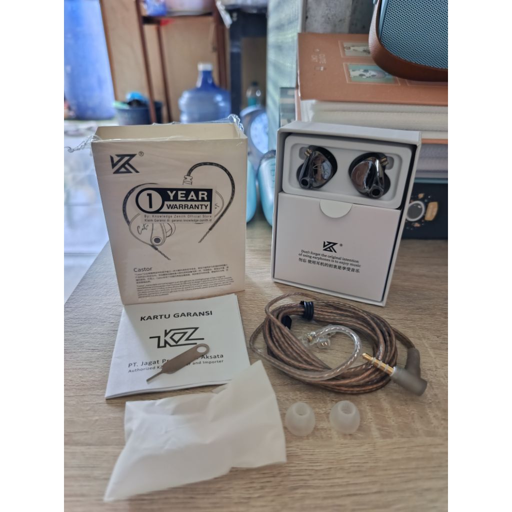 KZ CASTOR BASS BOOST seken like new