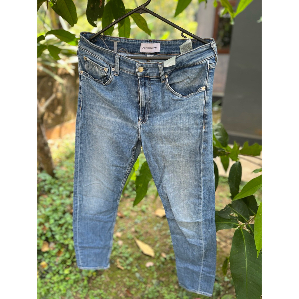 CELANA CALVIN KLEIN JEANS