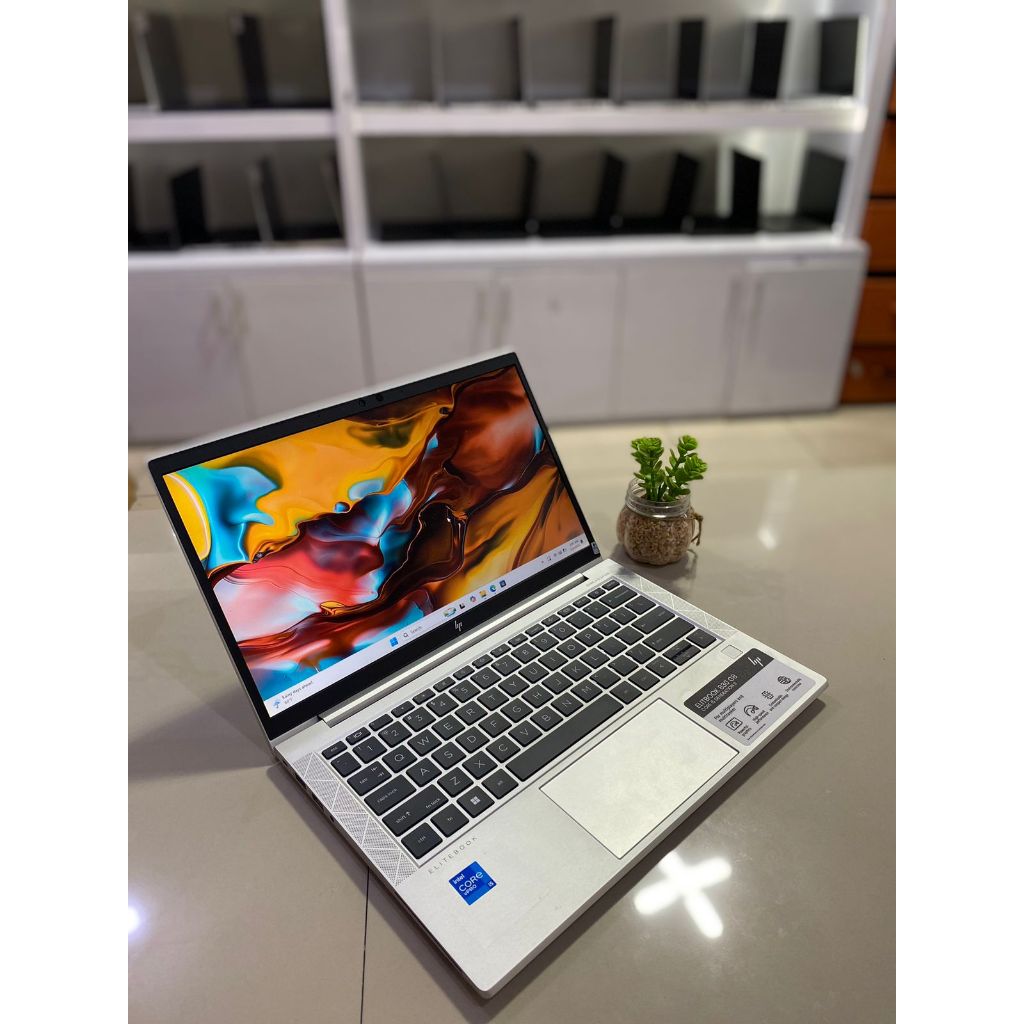 HP ELITEBOOK 830 G8 LAYAR TOUCHSCREENINTEL CORE I5-1145G7 RAM 8 GB SSD 256 GB INTEL IRIS XE GRAPHICS
