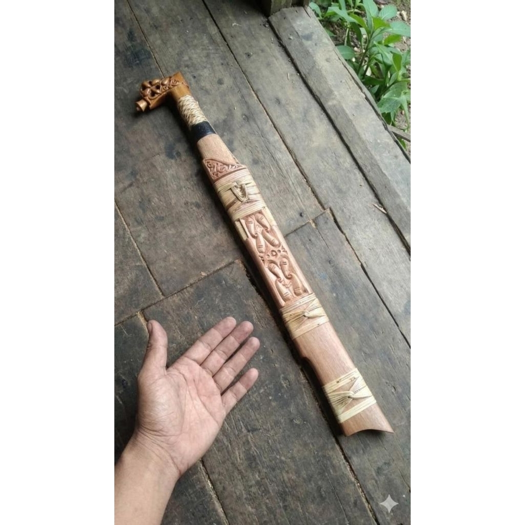 Mandau hulu kenohong dari kayu Ulin kumpang kayu lanan